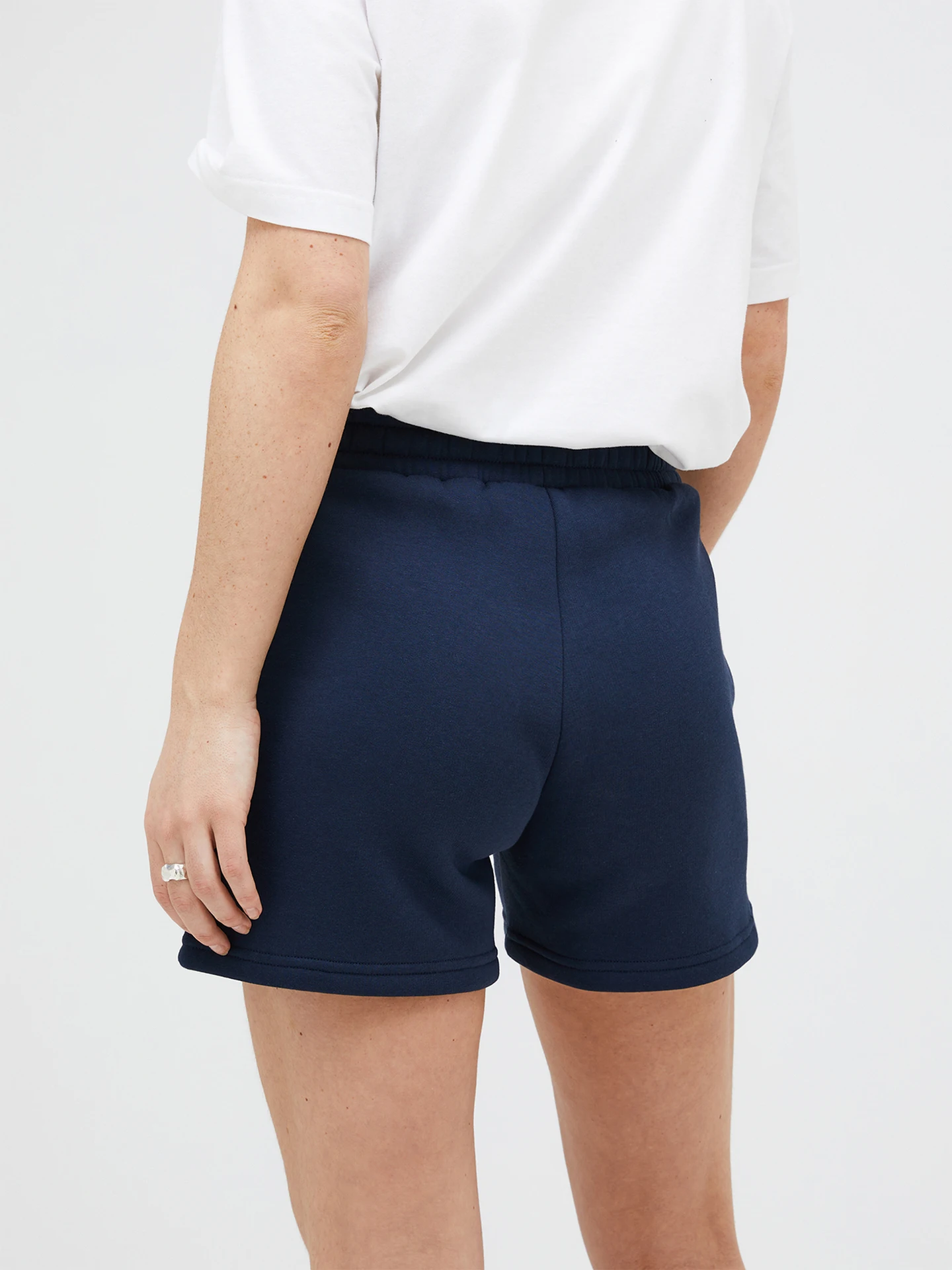ORIGINAL SMALL LOGO SHORTS WOMEN PEACH FUZZ (P63) / TECH BURGUNDY (R33)